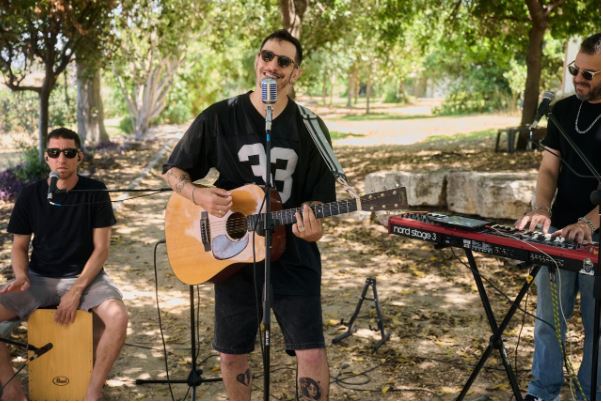 בר אלפנדרי: מופע דואו - פלייר